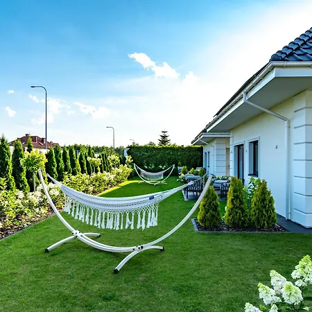 Family Resort Ustka - Domki dwupoziomowe z basenem-3